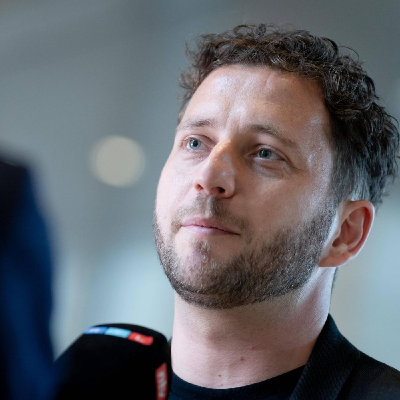 Grünen-Chef Banaszak sagt deutlich, was ihm an Deutschland missfällt