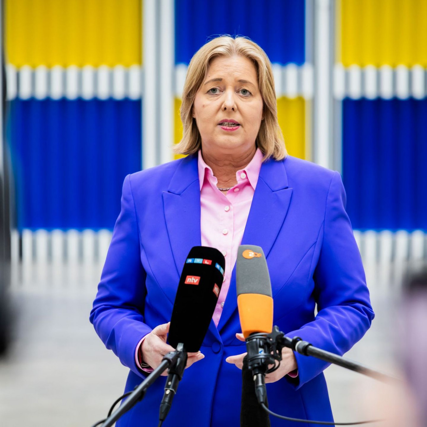 Milliarden fürs Bürgergeld: Soll man bei Ukrainern sparen?