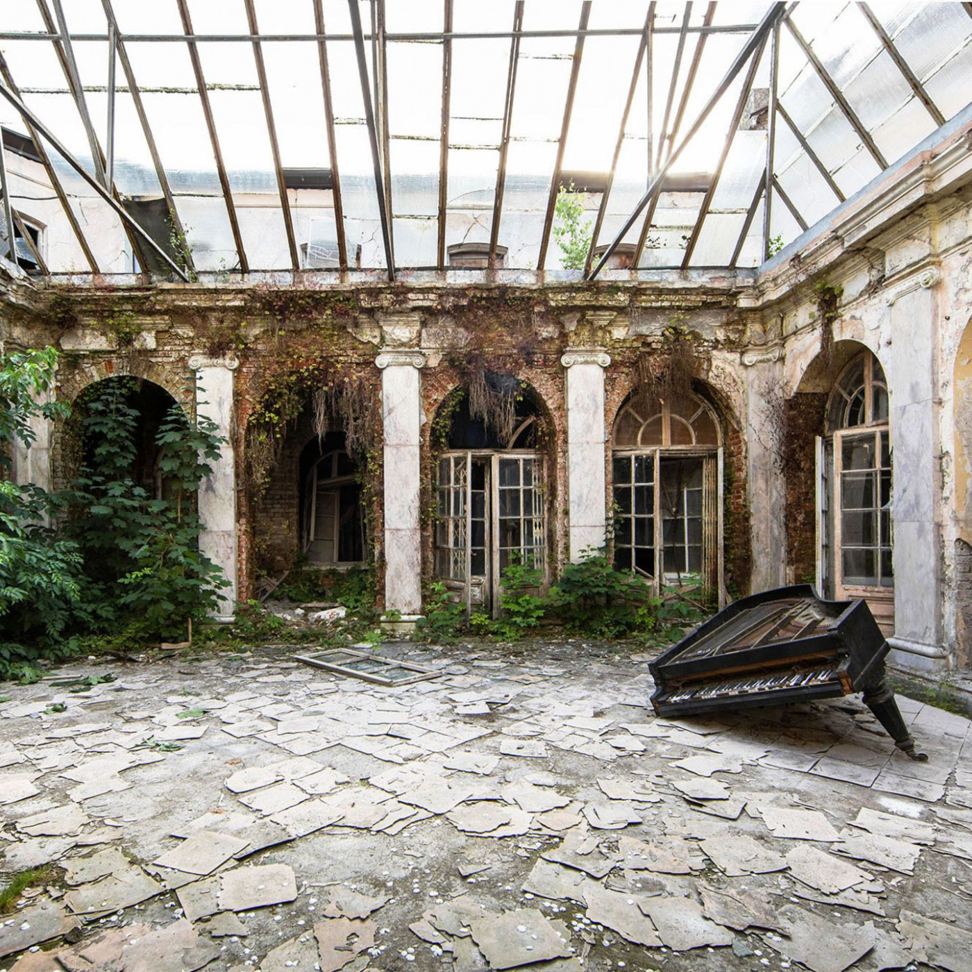 Lost Places: Wo die Natur die Reste der Zivilisation frisst