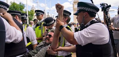 Massenfestnahmen bei Protest für propalästinensische Gruppe