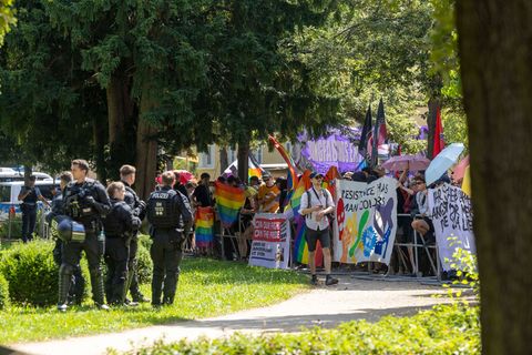Queere Community beim CSD in Bautzen - Gegenproteste