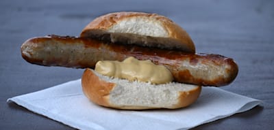 Im Ringen um die älteste Bratwurst liegt jetzt ein Bundesland im Osten deutlich vorn