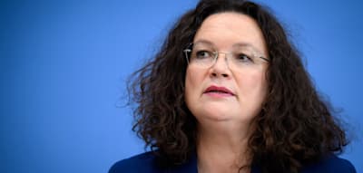 Abschaffung fremdsprachiger Bürgergeld-Broschüren – „Gibt kaum etwas Sinnloseres“, rügt Linke
