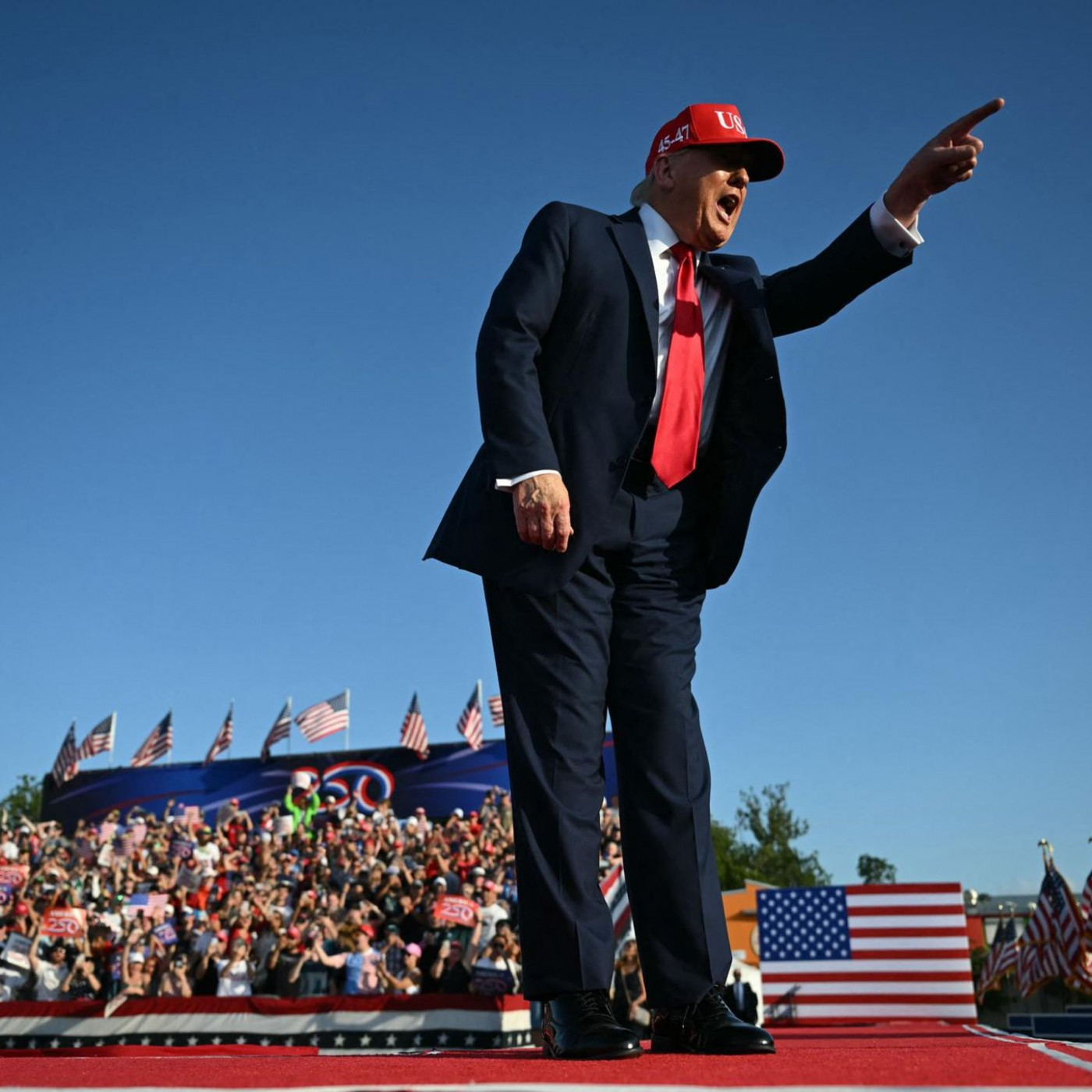 Donald J(PEG) Trump: Wird sein Treffen mit Putin bloß ein Fototermin?