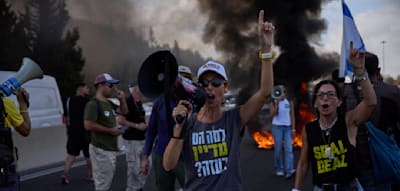Straßen blockiert, Reifen angezündet – Demonstranten starten landesweiten Streik in Israel