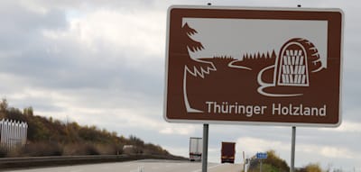 Auf dieser Autobahn kommt alle 3,75 Kilometer ein Schild