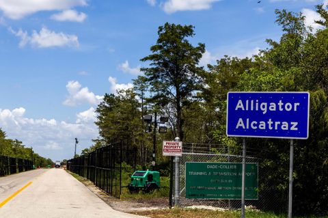 Richterin verbietet neue Inhaftierungen im "Alligator Alcatraz"