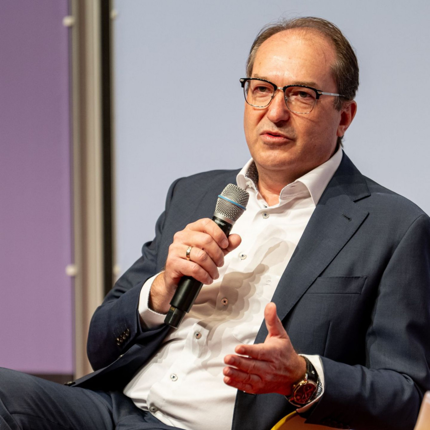 Dobrindt verteidigt Kurs bei Aufnahme von Afghanen