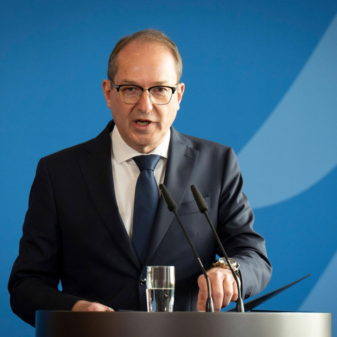 Dobrindt will Selbstbestimmungsgesetz vor Missbrauch schützen