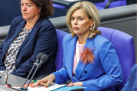 Die Deutschen werfen Julia Klöckner Parteilichkeit vor