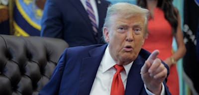 „Keine vorzeitige Entlassung, gar nichts“ – Trump droht bei Verbrennen von Flagge mit Gefängnis