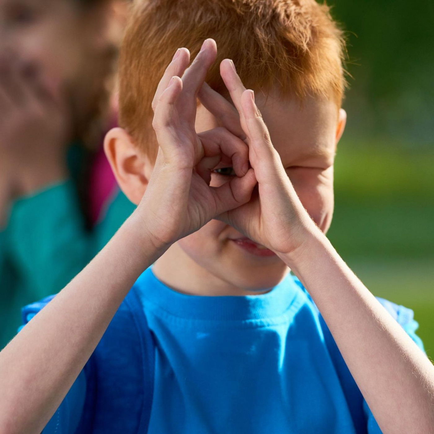 Kurzsichtigkeit bei Kindern: Wie Eltern vorbeugen können