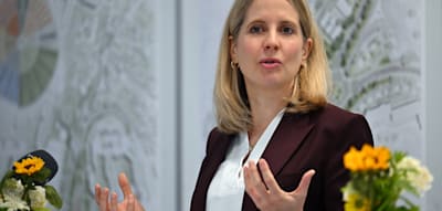 Bauministerin wehrt sich gegen Kommentare zu ihrer Schwangerschaft
