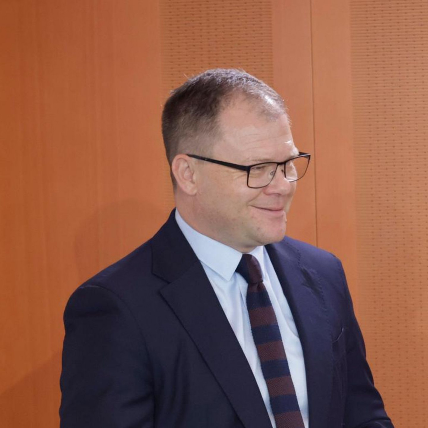 Umweltminister Schneider lässt sich Haare transplantieren