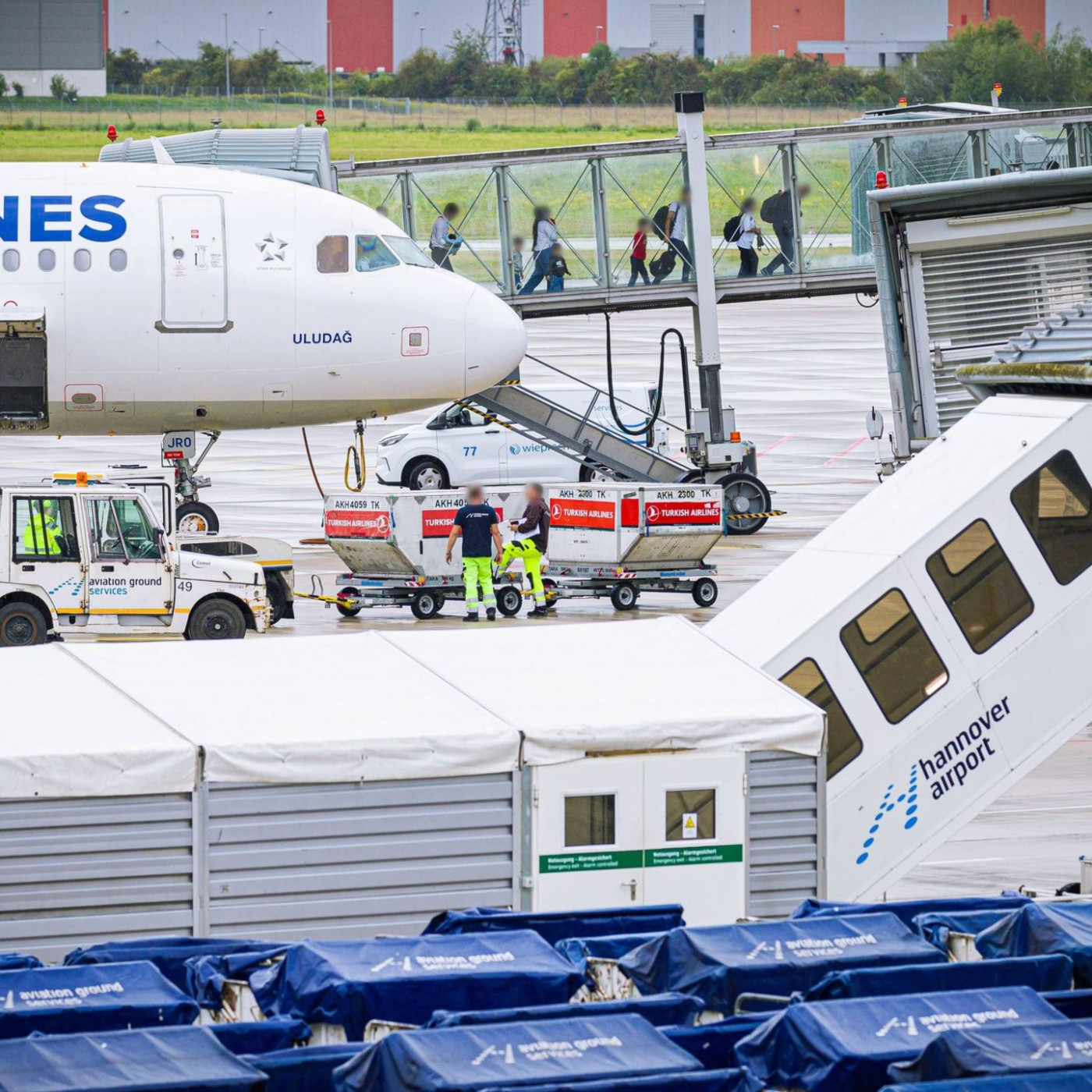 Flug mit über 40 Afghanen in Deutschland gelandet