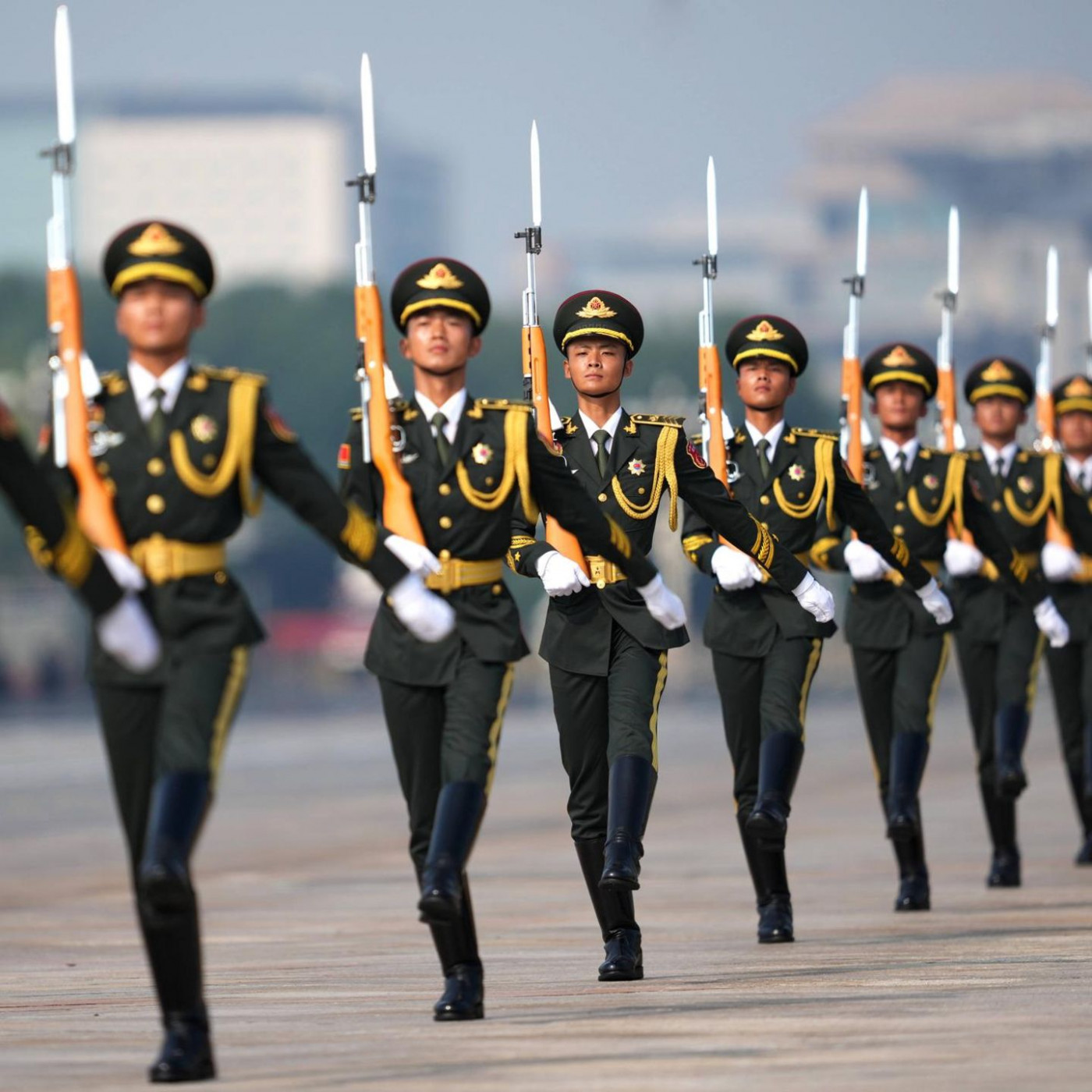 Xi fährt riesige Militärparade vor Putin und Kim auf