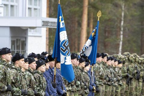 Finnlands Luftwaffe will Hakenkreuz-Flaggen abschaffen