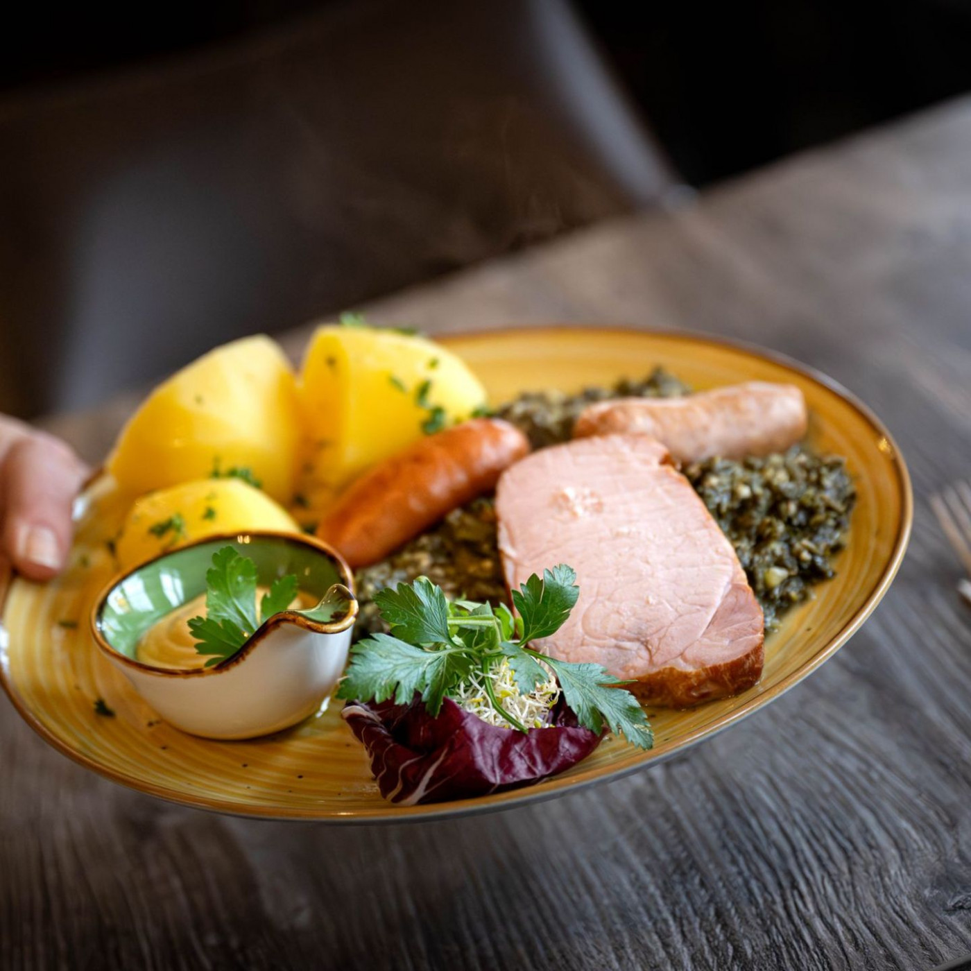 Ab 2026 Steuerentlastung für Gastronomie und Pendler geplant