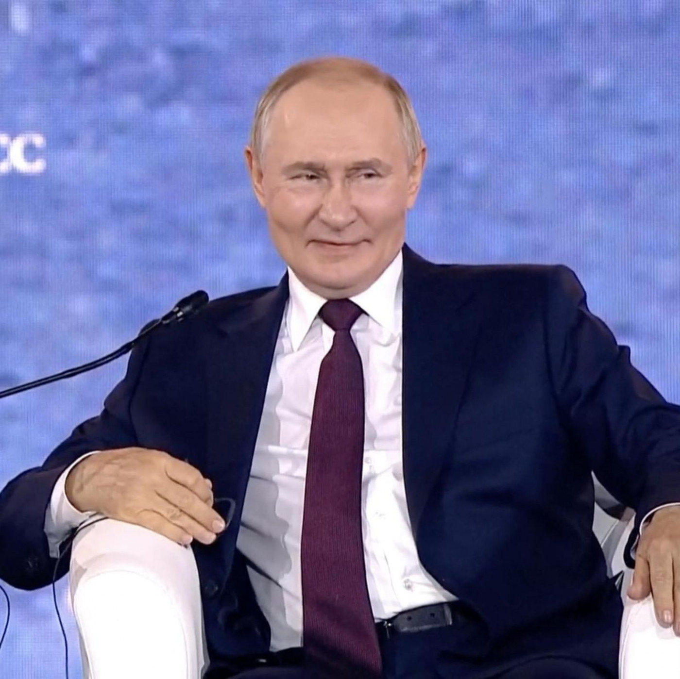 Kreml-Chef widerspricht Minister: Putin belächelt Wirtschaftsfrage