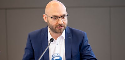 „Das passiert nicht, das darf ich nicht“ – Minister weist Vorwurf der Manipulation zurück