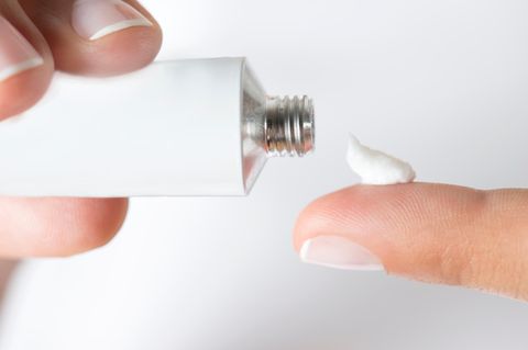 So erkennen Sie eine Nagelbettenzündung und behandeln Sie sie richtig