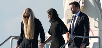 US-Vizepräsident J.D. Vance begleitet Kirks Leichnam nach Arizona