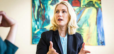 Umfragewerte fast halbiert – Schwesig strebt dennoch dritte Amtszeit an
