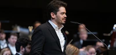 Petition sammelt Unterschriften für Münchner Philharmoniker und Dirigent Shani