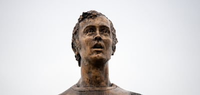 Beckenbauer-Statue enthüllt – „Legenden bleiben“