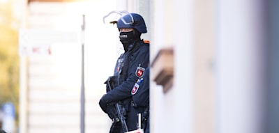 Verdacht auf bewaffnete Rechtsradikale – Terror-Ermittler durchsuchen Wohnungen