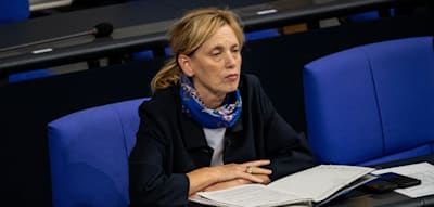 Prien lässt staatlich finanzierte NGOs überprüfen – SPD-Abgeordnete reagieren „extrem irritiert“