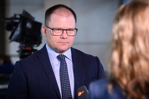 Umweltminister Schneider distanziert sich von Ministerkollegin Reiche