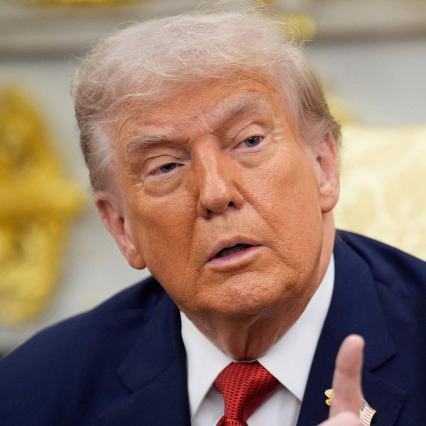 Trump fordert Verhaftung wegen stehen gebliebener Rolltreppe