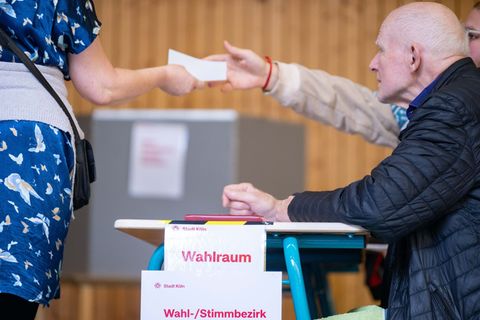 NRW-Stichwahlen - Uneinheitliches Bild bei Wahlbeteiligung