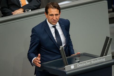 Jung: Klimaziel steht – Absage an Forderung aus Fraktion