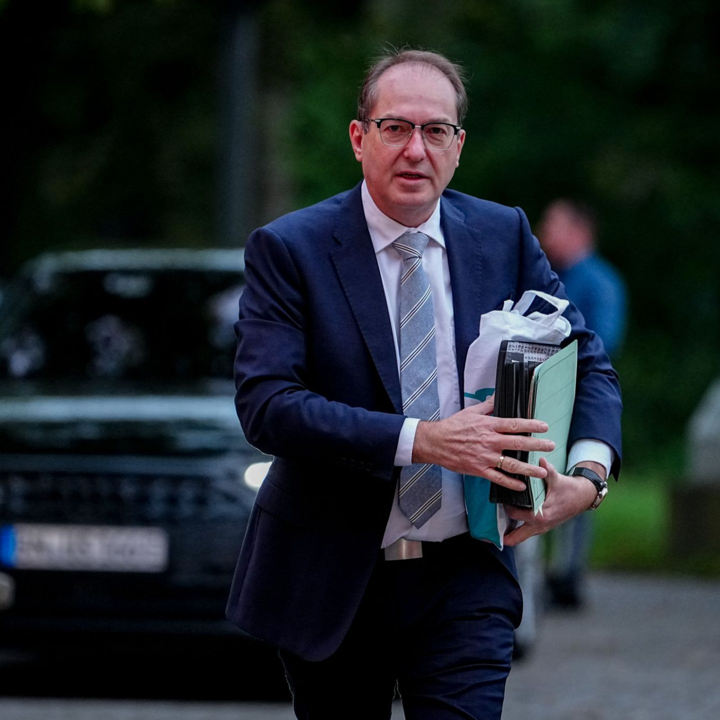 Dobrindt will schnelle Asylverfahren und Dauer-Abschiebehaft