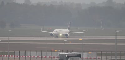 Betrieb am Flughafen München wieder angelaufen – Tausende verbrachten Nacht in Terminals