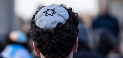„Feindschaft gegenüber Israel ist das Bindeglied“ – Judenhass verbindet mehrere politische Lager
