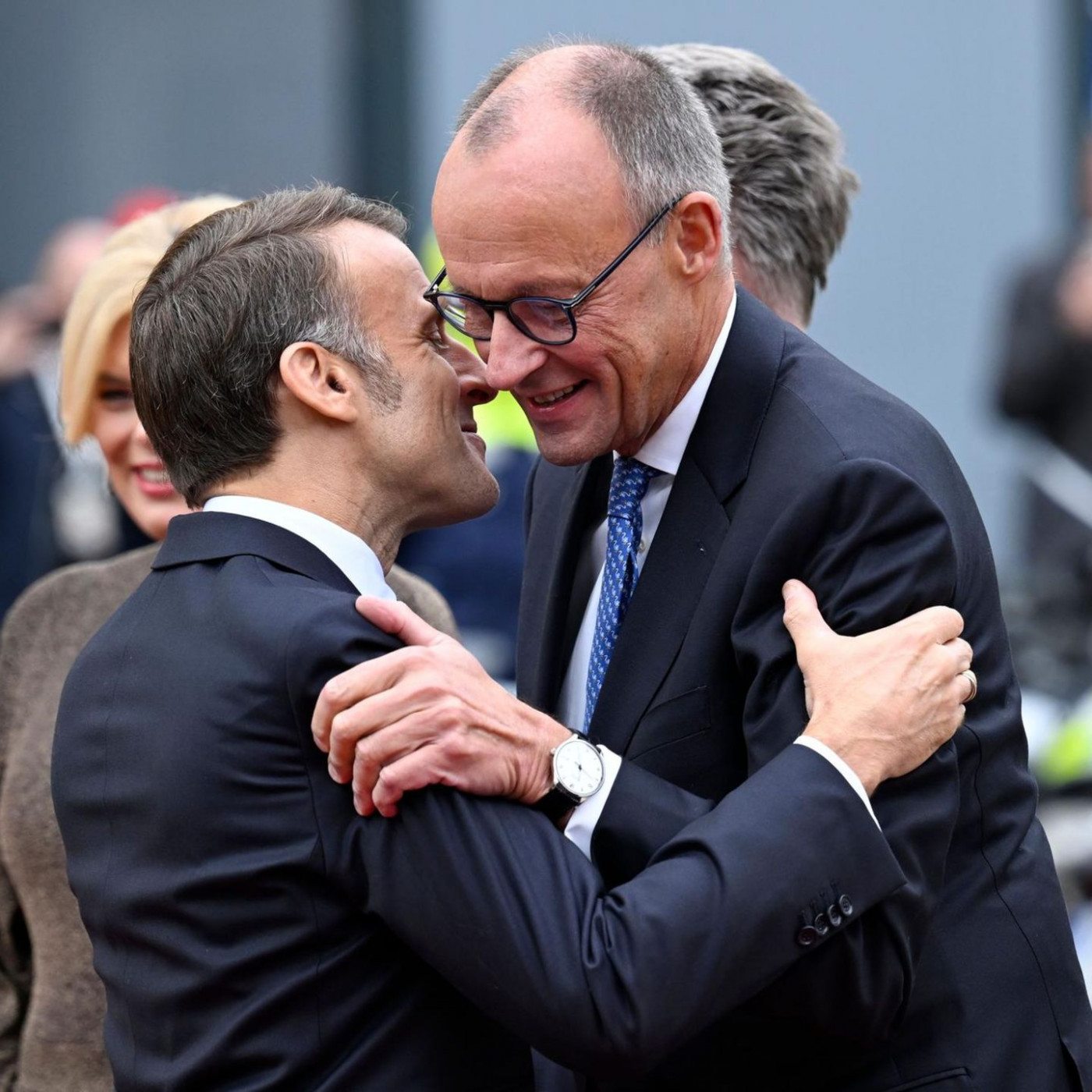 Nachbarschaftshilfe konkret: Warum Merz und Macron tauschen sollten