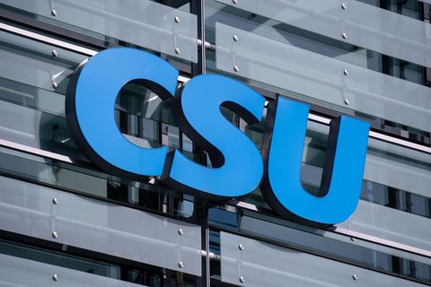 Feuer vor Parteibüros von CSU und AfD – Verdächtiger gefasst