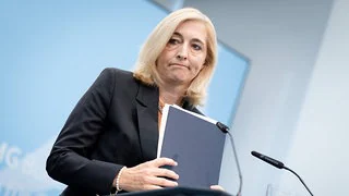 Warken plant Millionen-Sparpaket gegen höhere Krankenkassenbeiträge