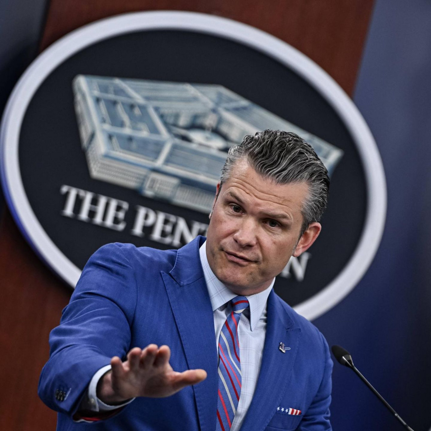 US-Kriegsminister muss wegen Riss in Flugzeugscheibe zwischenlanden