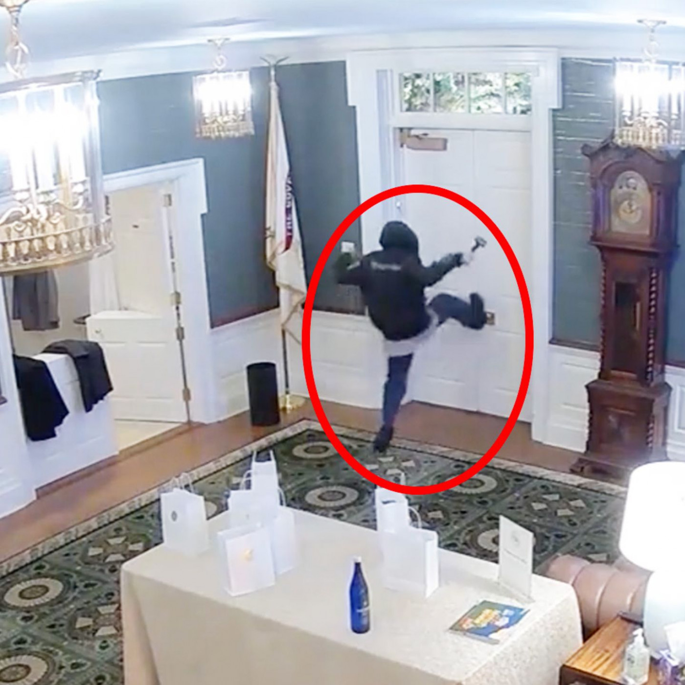Neue Videos zeigen brutalen Angreifer im Haus von US-Gouverneur