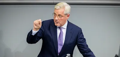 „Herr Roderich …" – AfD-Politiker irritiert Röttgen mit Zwischenfrage