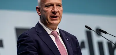 „Kann man nicht an der Nationalität festmachen“ – Wegner geht auf Distanz zu „Stadtbild“-Aussage