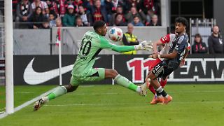 Gegentor-Flut treibt Eintracht zur Unzeit in Torwart-Diskussion