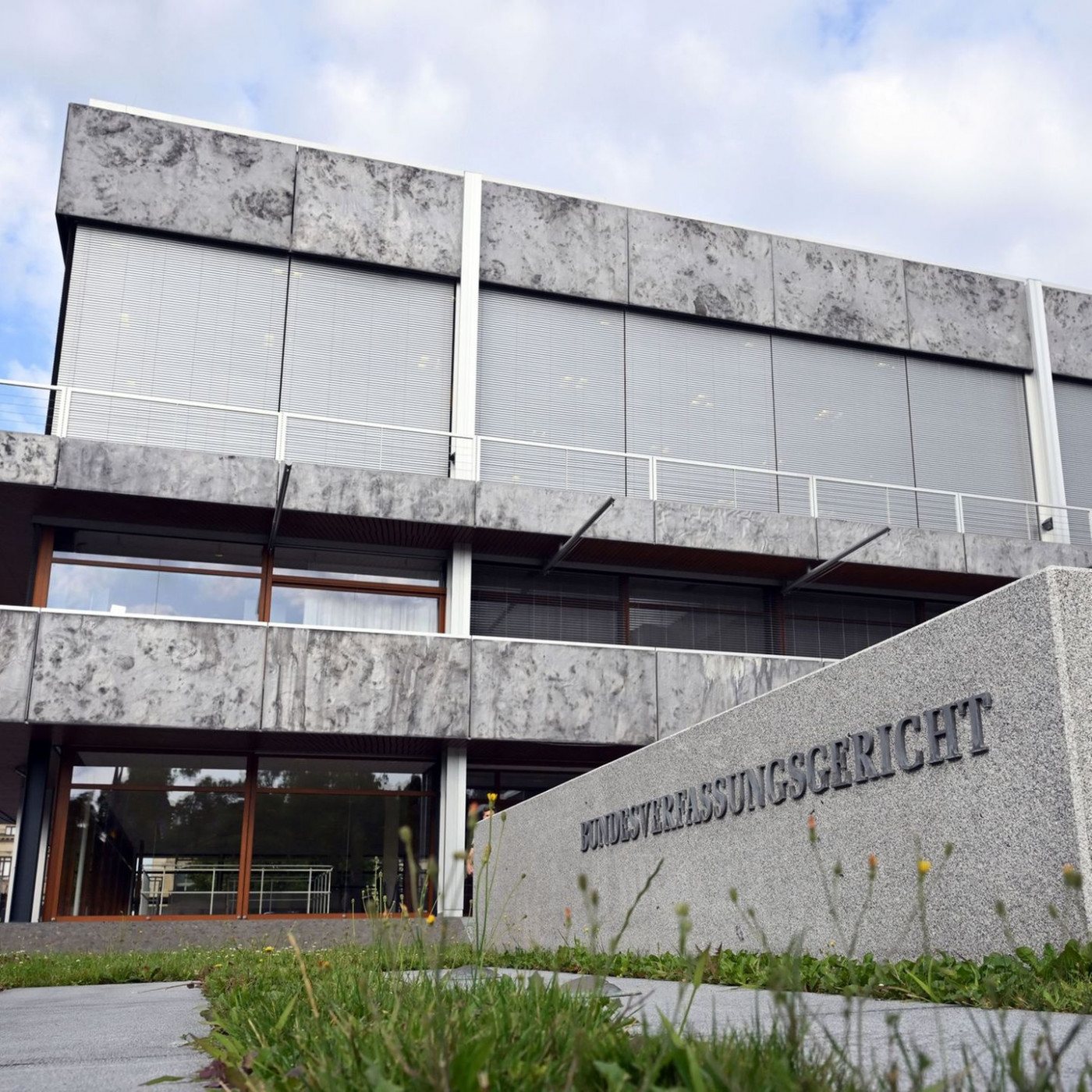 Kein Job für Konfessionslose? Karlsruhe kippt Kirchen-Urteil