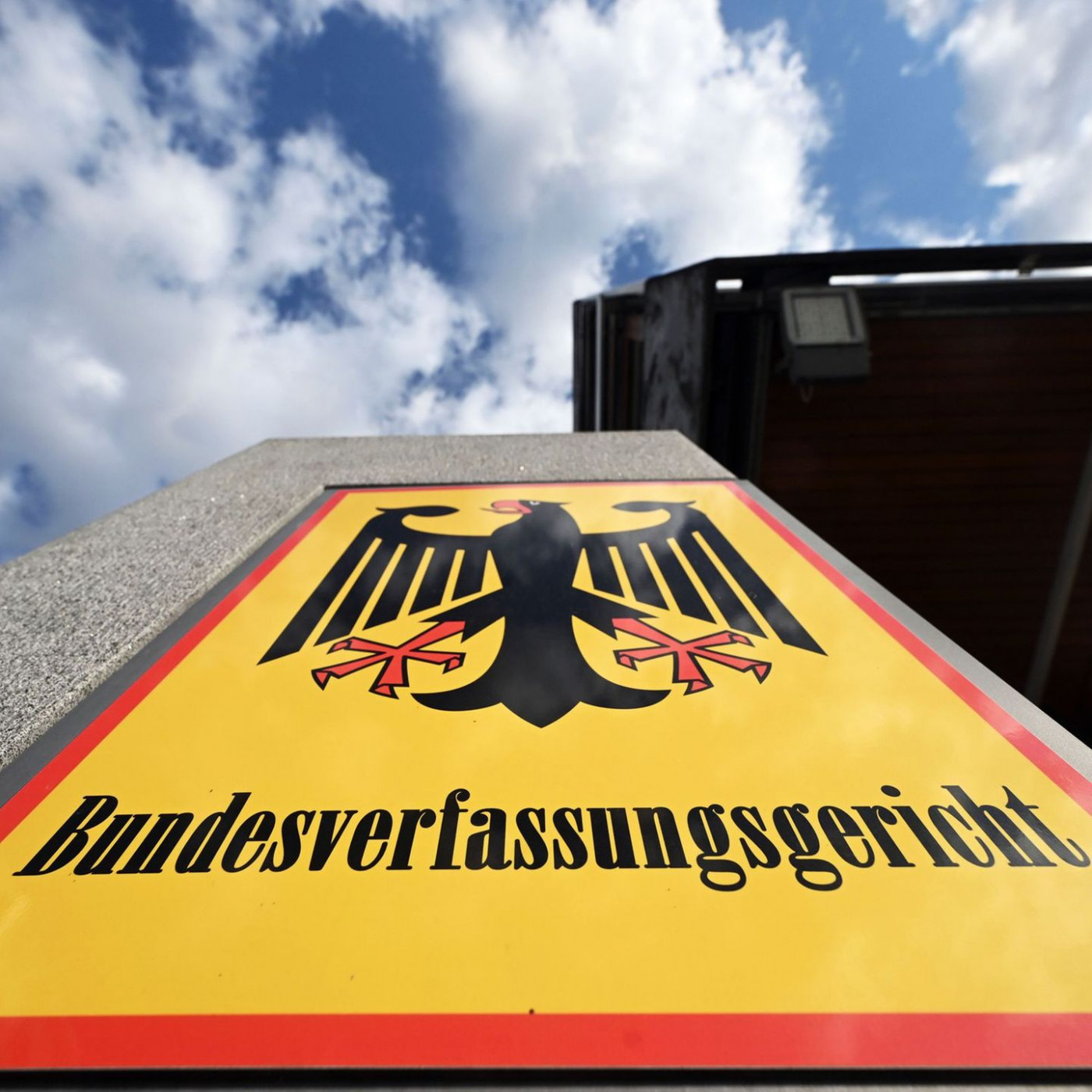 Karlsruhe kippt Grundsatzurteil zu kirchlichem Arbeitsrecht