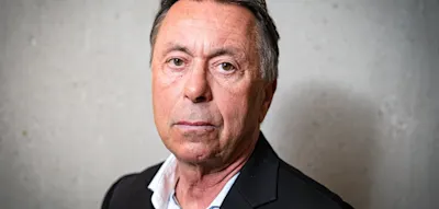 „Ihr habt sie nicht mehr alle“ – Empörung über Hausdurchsuchung bei Publizist Norbert Bolz