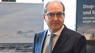 BKA-Lagebild zur organisierten Kriminalität: Dobrindt schimpft über Cannabis